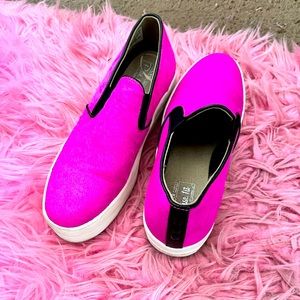 Pink slip on Van type Skechers platform